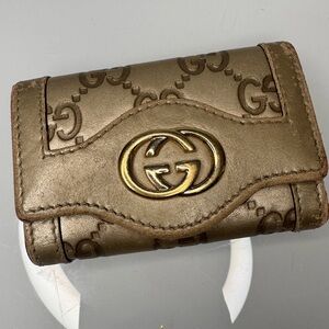 💛Gucci Gold Monogram Key Holder 💛